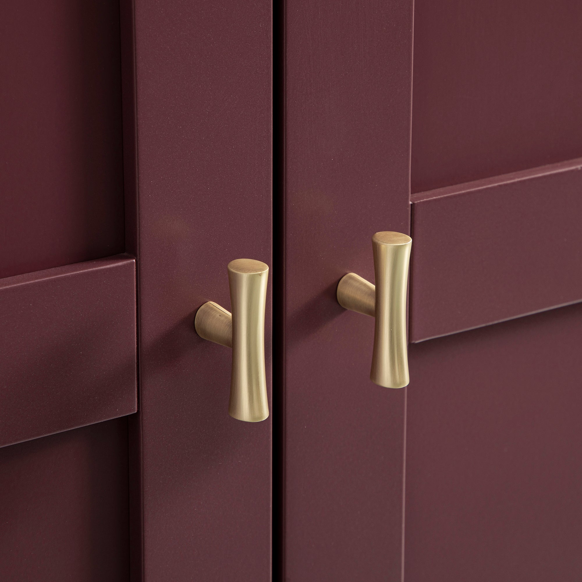 Oakham Double Closet, Wild Cherry