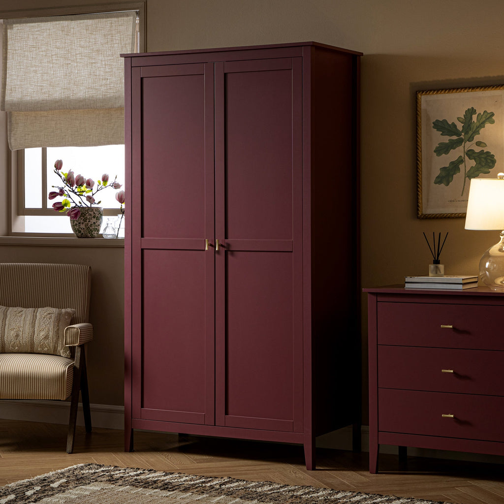 Oakham Double Closet, Wild Cherry
