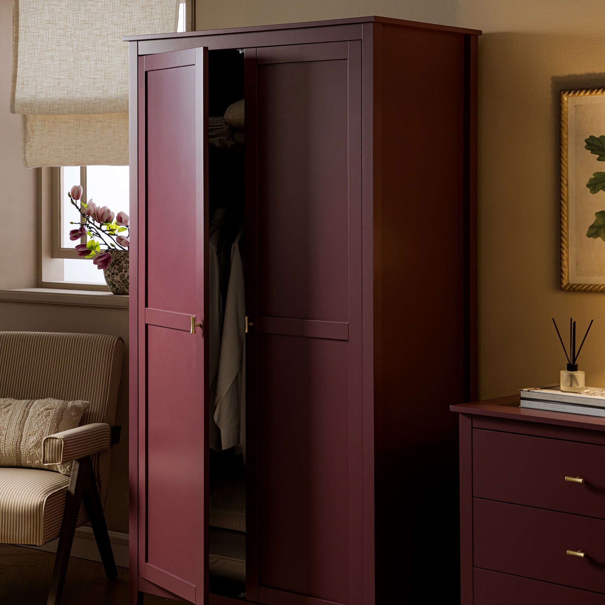 Oakham Double Closet, Wild Cherry