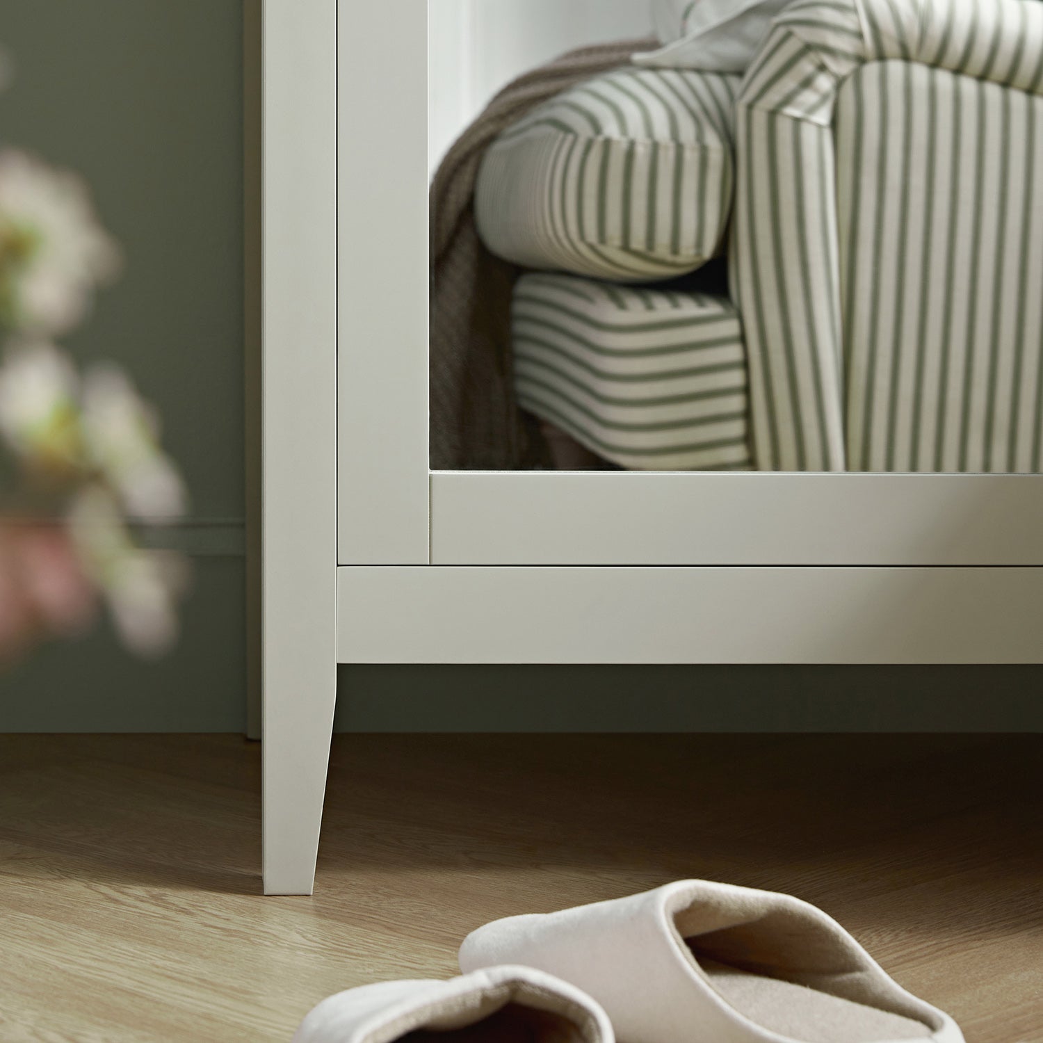 Oakham Mirrored Double Closet, Shaded White