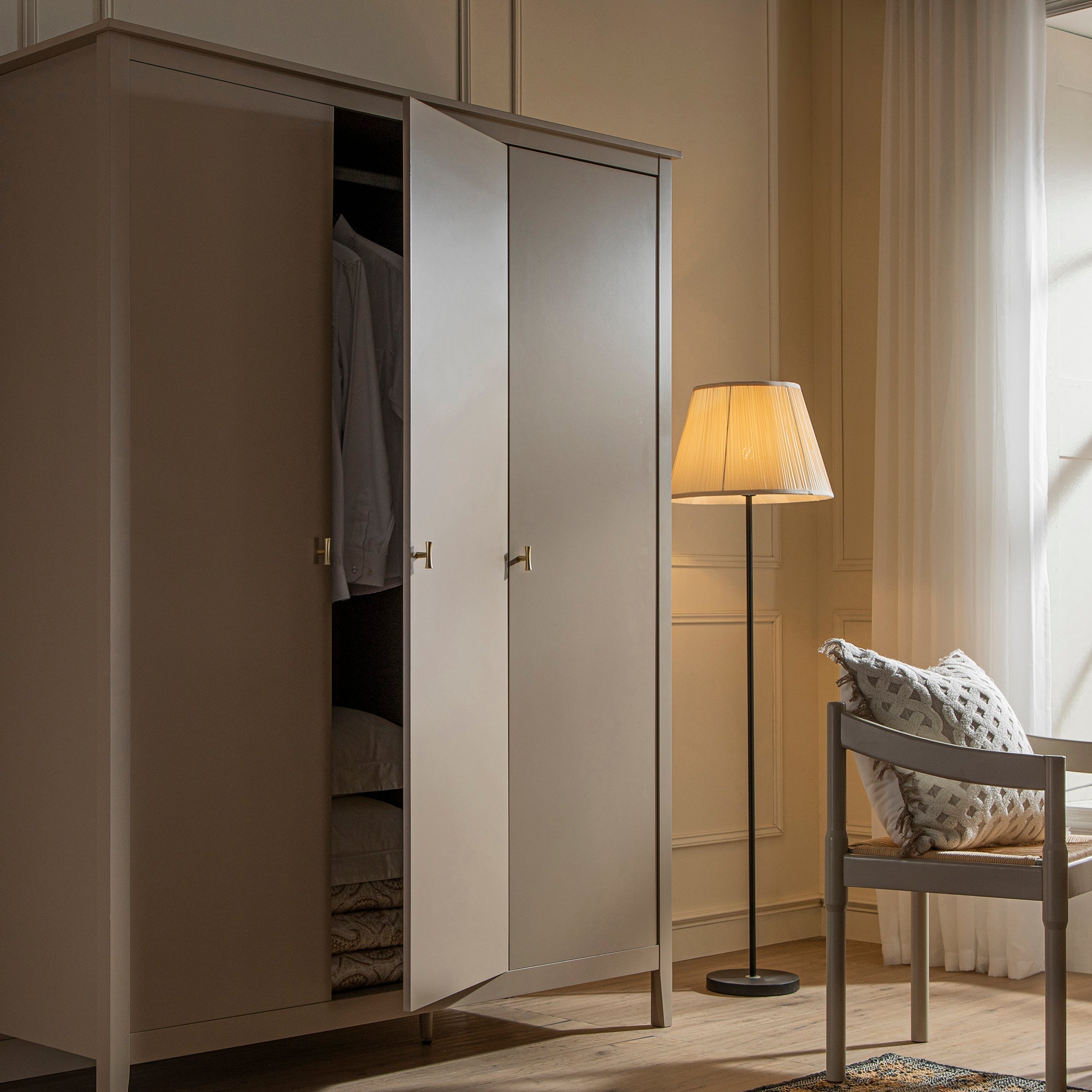 Oakham Triple Closet, Deep Greige