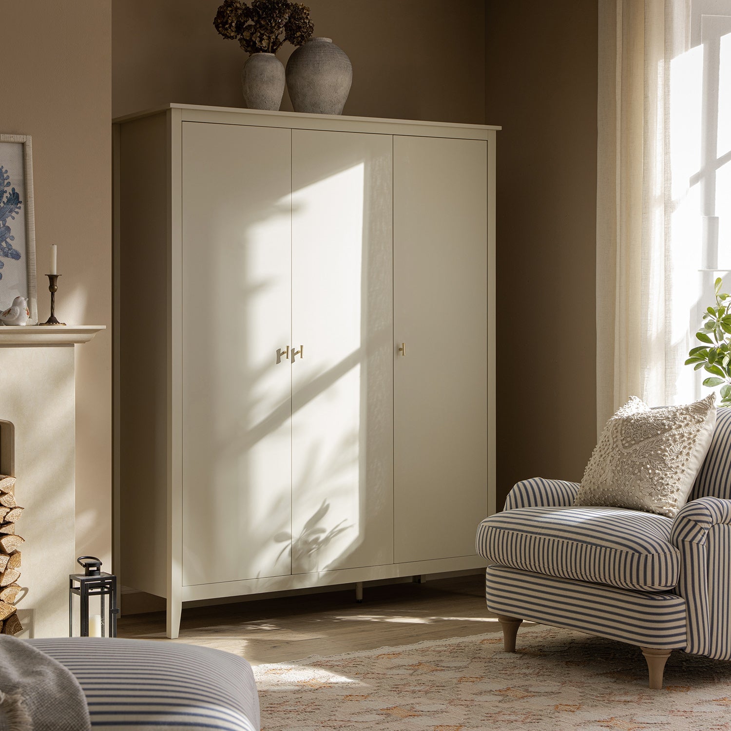 Oakham Triple Closet, Shaded White