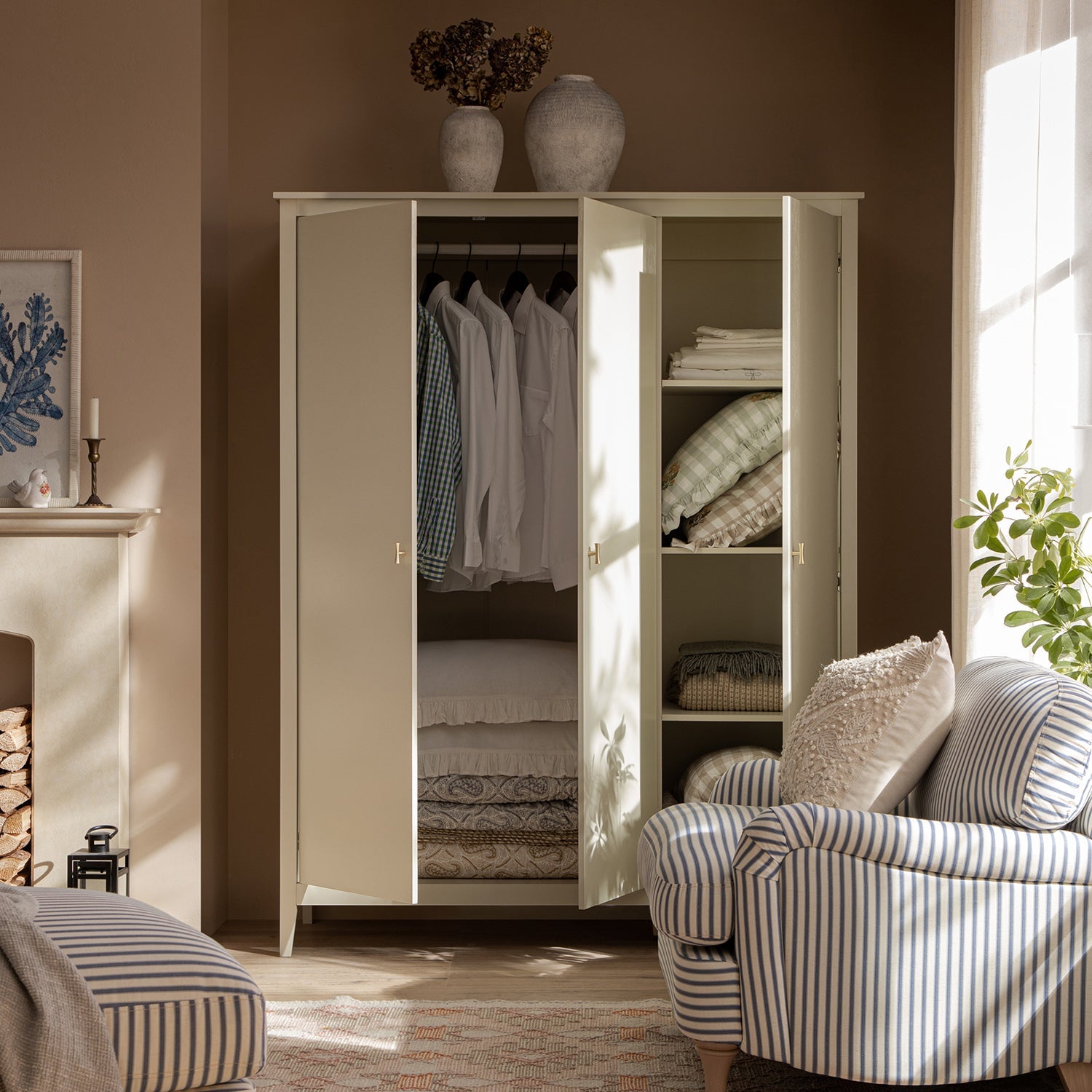 Oakham Triple Closet, Shaded White