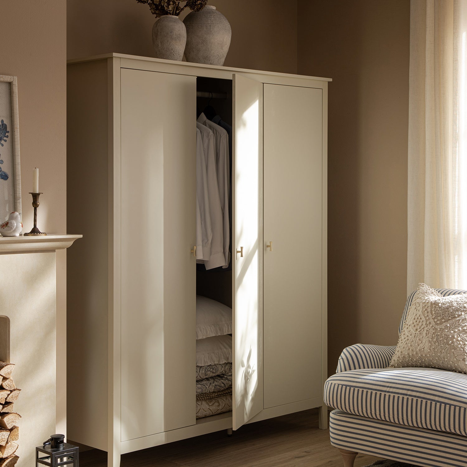 Oakham Triple Closet, Shaded White